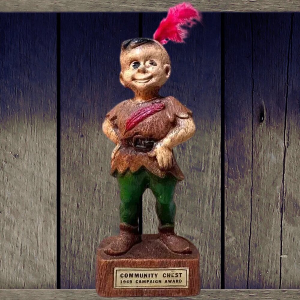 1946-49 Vintage Peter Pan with red feather Community Chest award trophy figurine